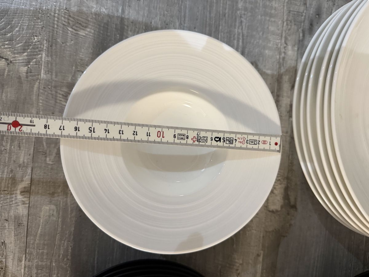 Set di piatti: 24-teiliges Teller-Set Schwarz & Weiss – Usato da Hägglingen venduto da Raff_Ella 6