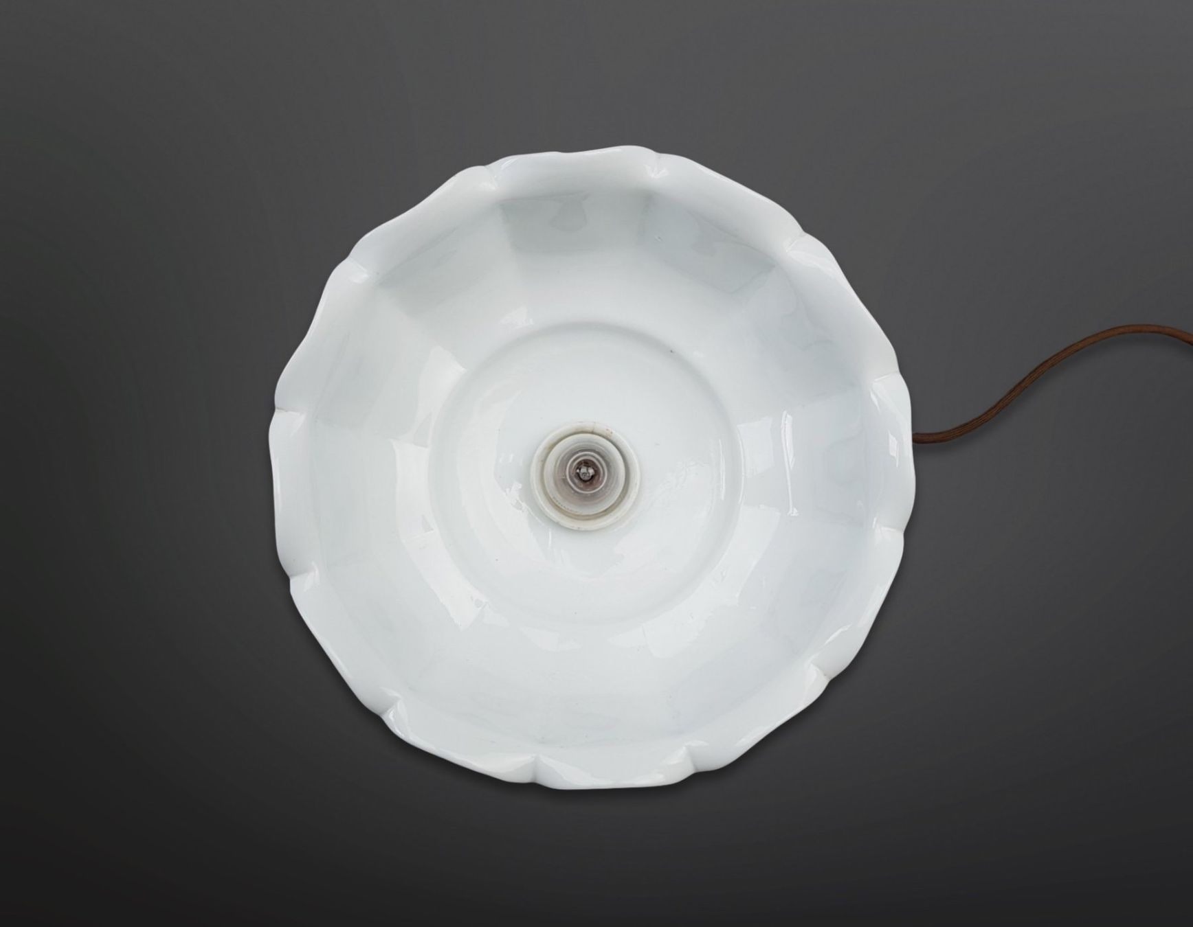 Lampade: Vintage Pendellampe aus Opalglas – Usato da Suhr venduto da Restwert_Suhr 3