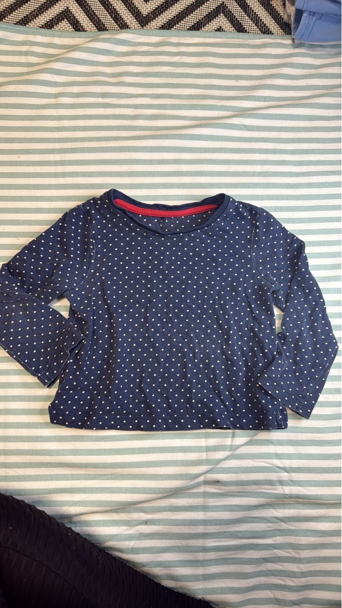 Maglioni & Felpe: Langarmshirt Gr. 92/98 mit Pünktli-Muster – Usato da Zürich venduto da Krikri21