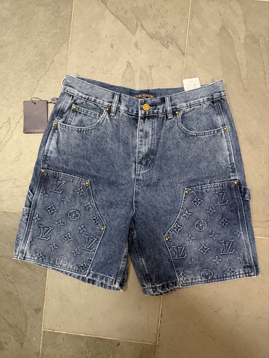Jeans: Shorts LV – Neuf (Voir description) à Rapperswil SG par GioLas