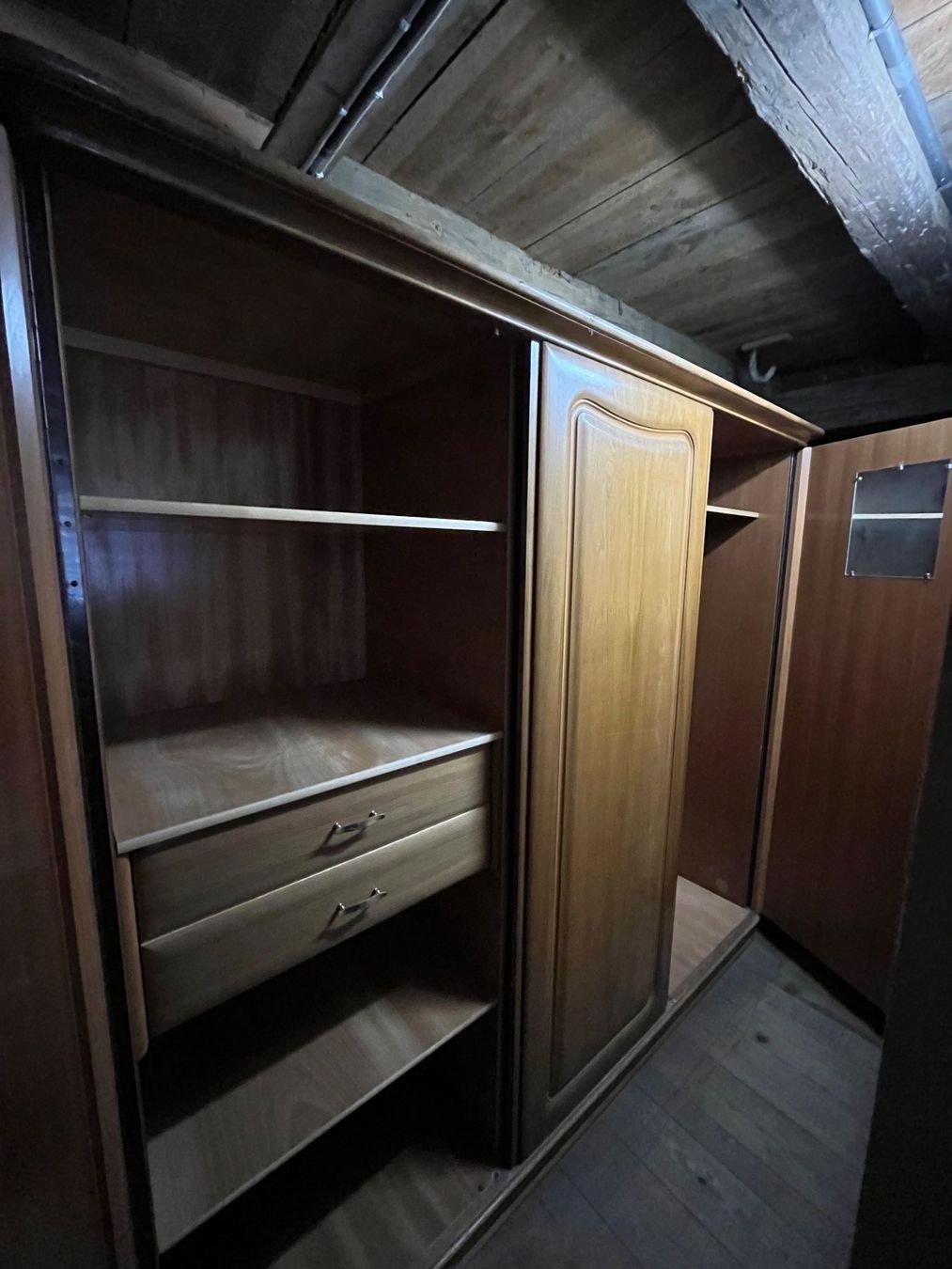 Armadi: Kleider Schrank Vintage – Usato da Weisslingen venduto da Eniclote 1