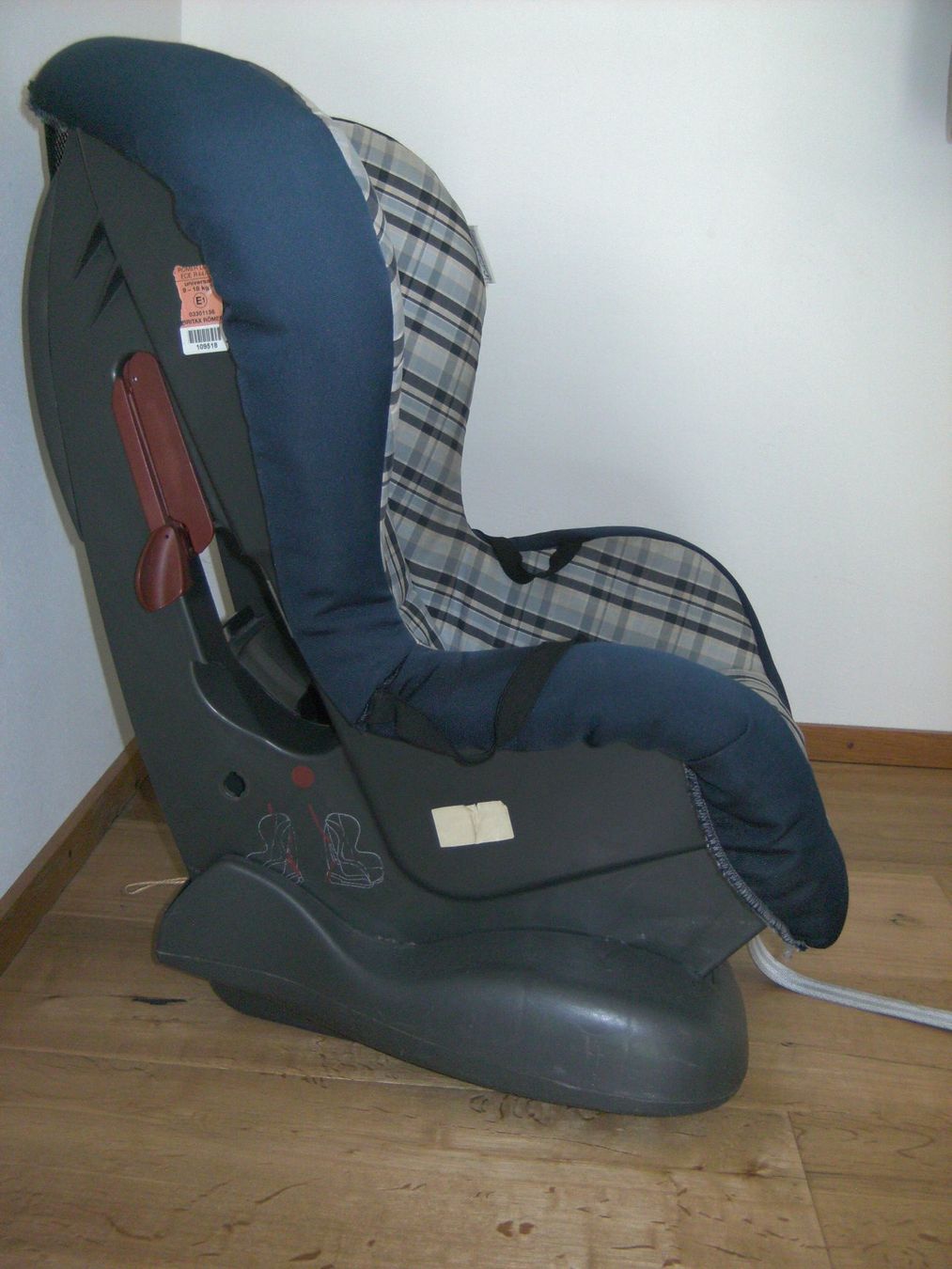 Britax Römer Seggiolini per auto: Römer universal Kinderautsitz 9 - 18 kg ECE R44/03 E1 – Usato da Andwil SG venduto da fladenbrot10