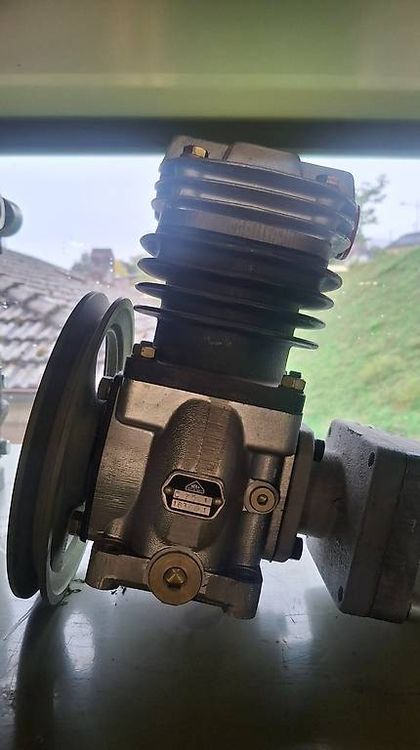 Compresseur mono cylindre (Neu und originalverpackt) in Cortaillod für ...