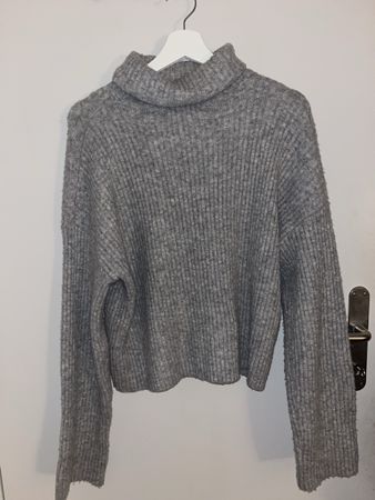 Grauer Rollkragenpullover, Grösse S - Bershka