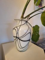 Schwarz-weisse Vase