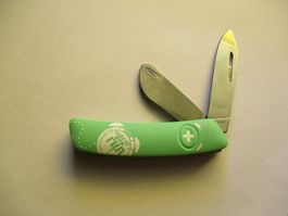Couteau de poche Swiza vert "wake-up-and-run.ch"