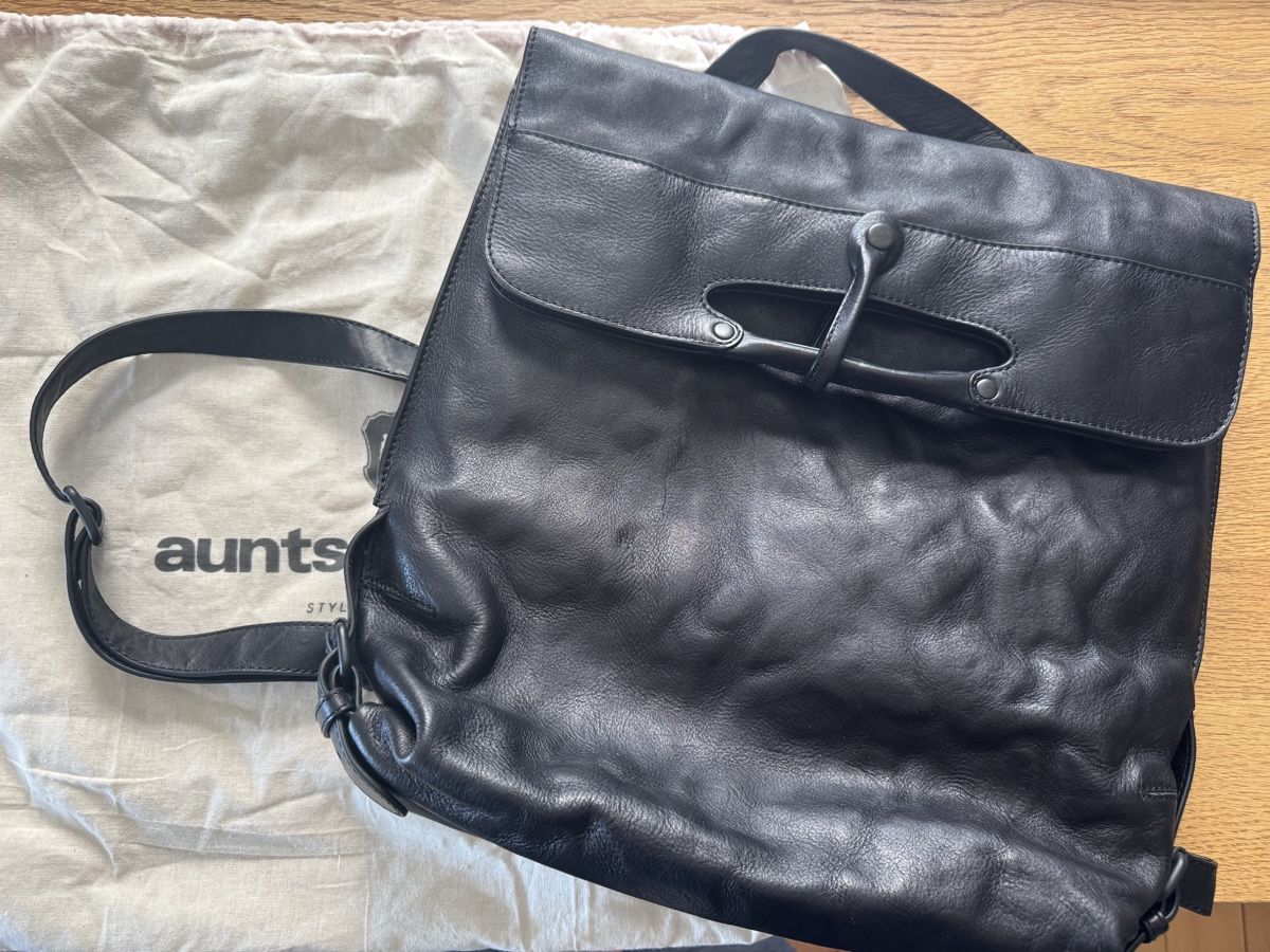 Aunts & Uncles Rucksäcke: Aunts & Uncles, schwarzer Lederrucksack – Neu (gemäss Beschreibung) aus Basel von Louischen