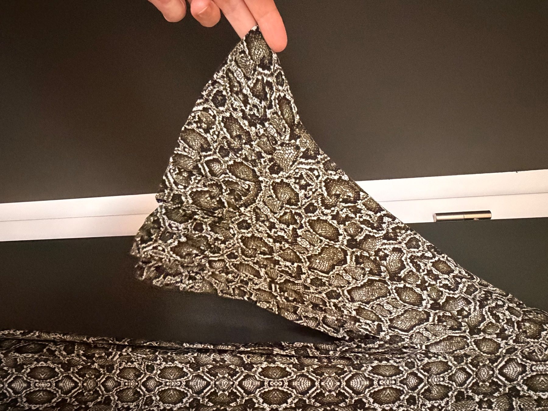 Vestiti: Robe ESSENTIEL Antwerp, imprimé serpent – Nuovo (secondo la descrizione) da Glion venduto da CASU66 2