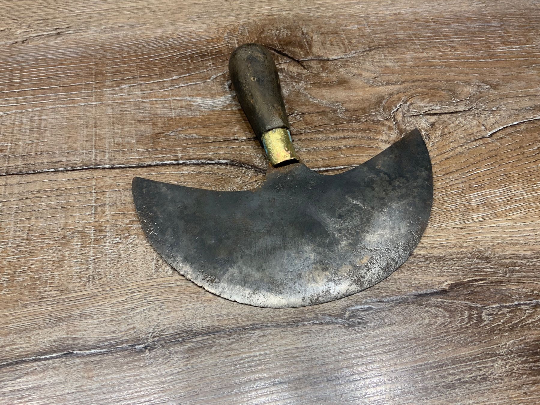 Alle Werkzeuge: Antikes Ledermesser Halbmond – Gebraucht aus Willisau von Minali 4