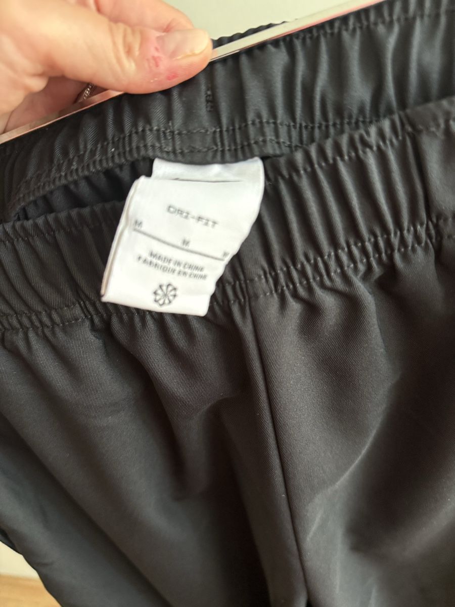 Nike Pantaloni: Nike Sporthosen – Usato da Buchs AG venduto da MiWeFe17 4