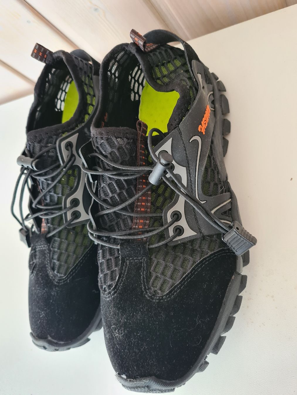 Scarpe da uomo: Schuhe, Wasserschuhe – Nuovo (secondo la descrizione) da Waldkirch venduto da Hypertenuse 1