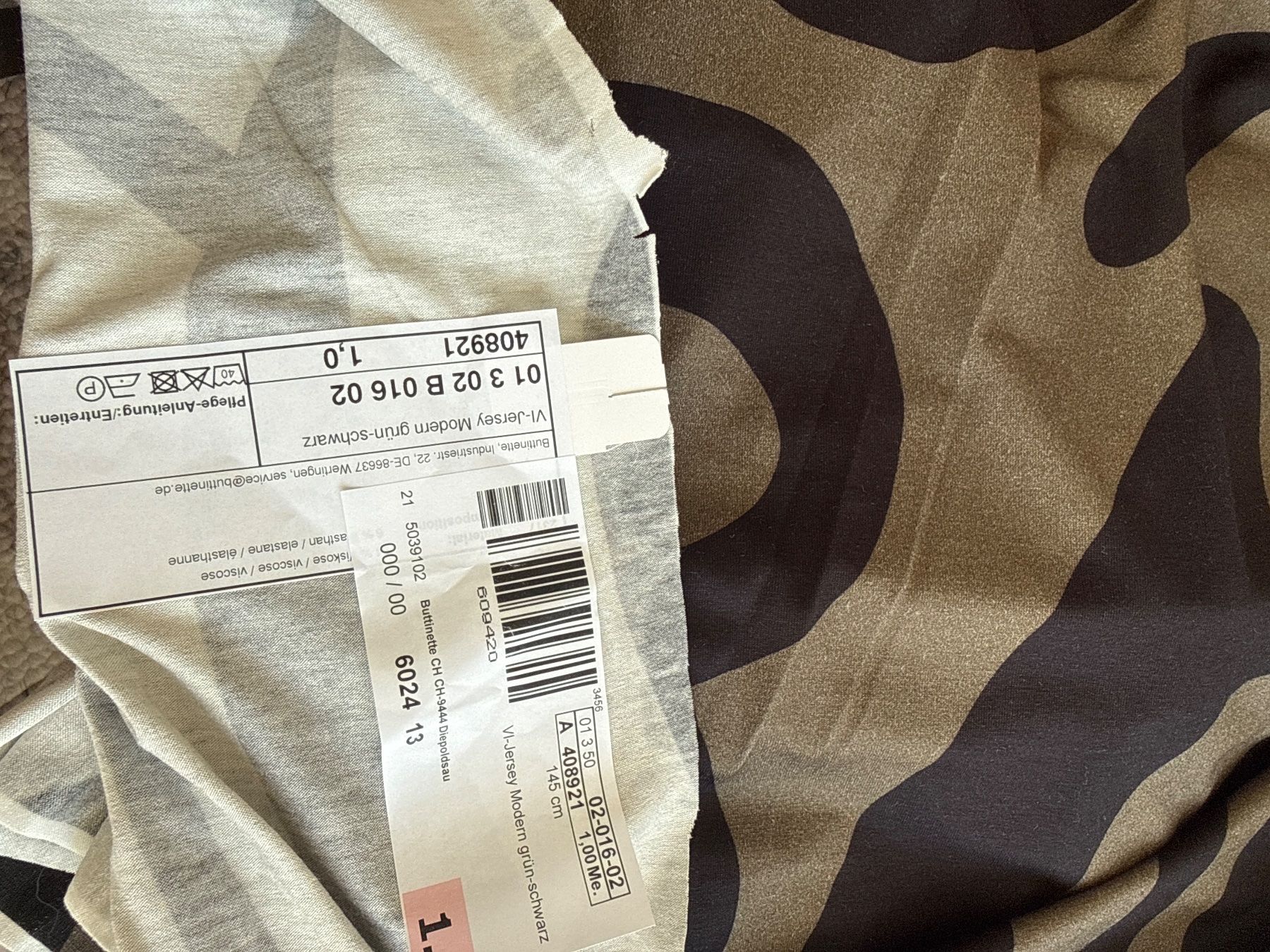 Stoffe: Jersey grun Schwartz 1.45x1.0 – Neu und originalverpackt aus Lausanne von amischle99