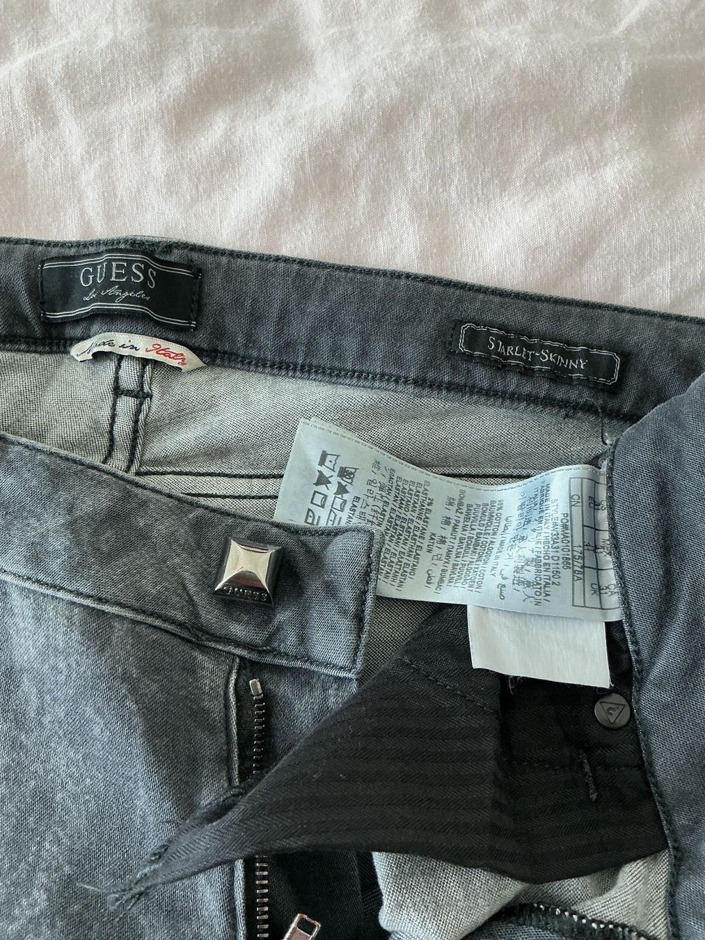Jeans: Guess Damenjeans Gr. 31 grau gemustert – Usato da Dietlikon venduto da Smonny 2