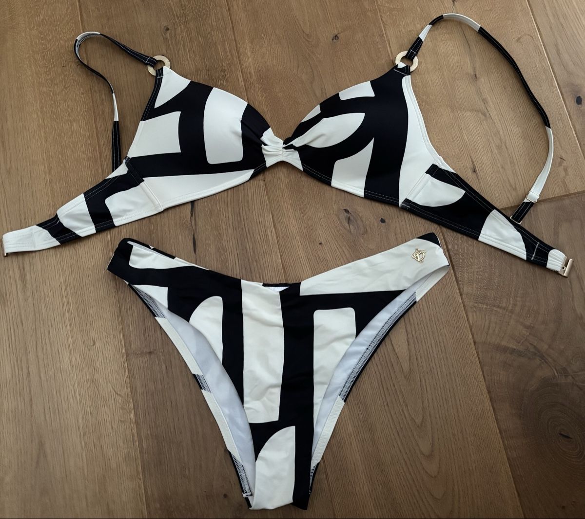 Triumph Costumi da bagno & Bikini: Bikini 38 Triumph Black White/Size S – Nuovo (secondo la descrizione) da Windisch venduto da bymarikaa