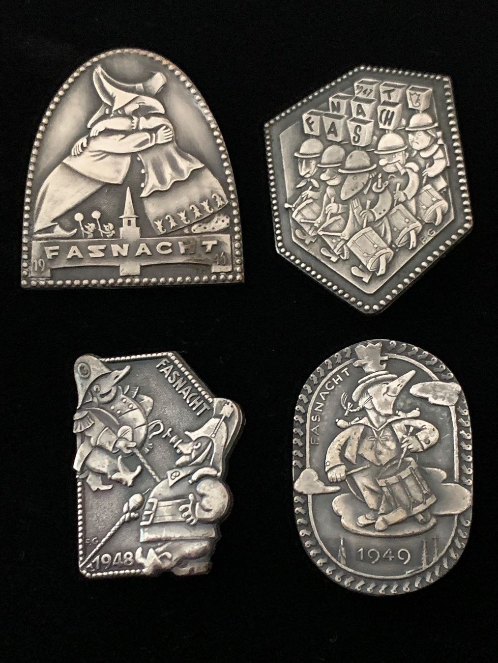 Basler Plaketten & Abzeichen: Fasnacht Basel SILBER 1946 - 1949 ** – Gebraucht aus Basel von fasnachtsoutlet1965