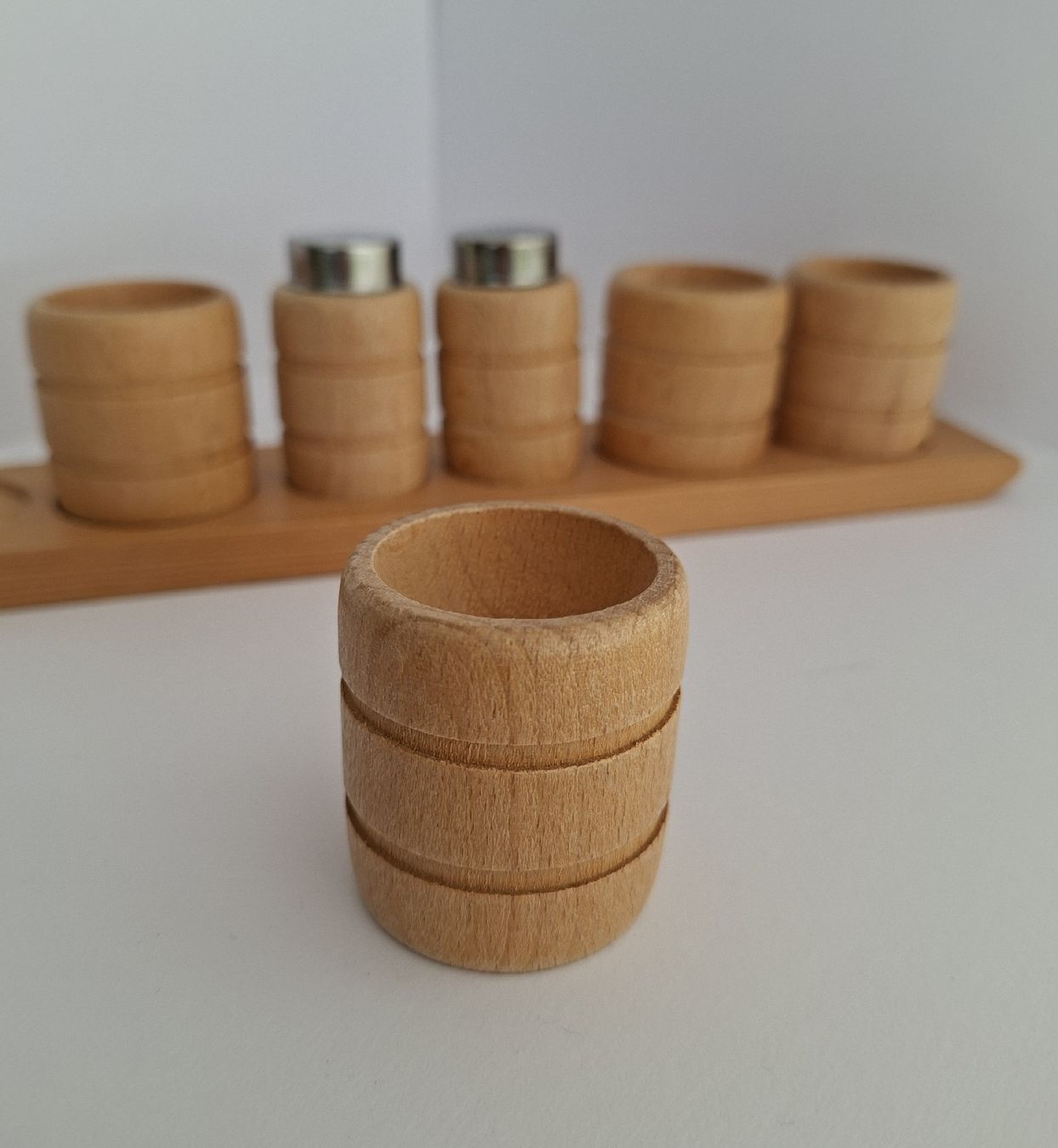 Altre Stoviglie: Vintage 7-teiliges Eierbecher Set aus Holz – Usato da Dietikon venduto da Magi2 1