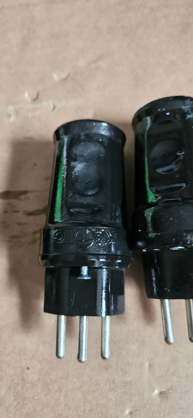 Schneider Spine: Stecker und kupplung 3pol 230V – Usato da Baar venduto da Vel...Baar45 2
