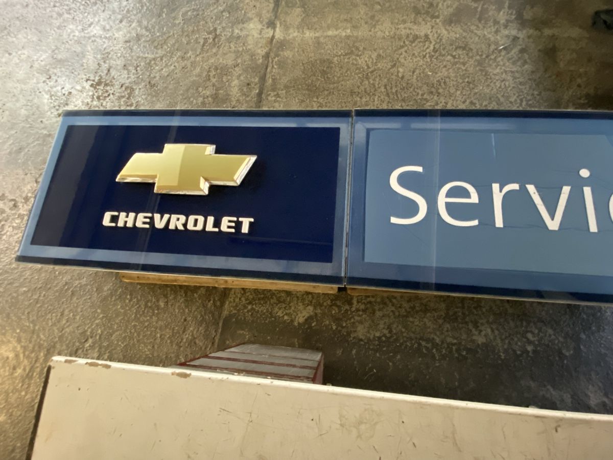 Chevrolet Schilder: Leuchtreklame Chevrolet Service – Gebraucht aus Hägglingen von Karin0802 8