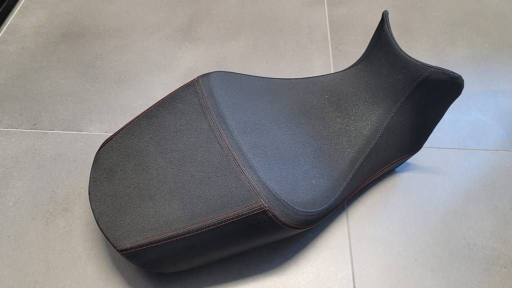 Alle Motorradersatzteile: Ducati Diavel Sitzbank Original 2011-2013 – Gebraucht aus Hünenberg von Rzirkon 2