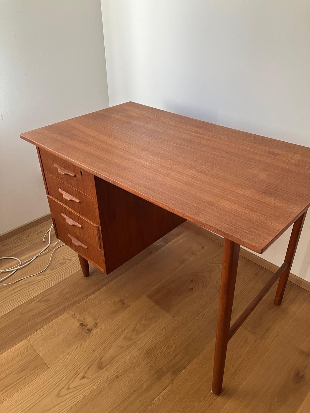 Schreibtische: Schmaler Mid-Century Schreibtisch – Gebraucht aus Zürich von prosarosa68 1