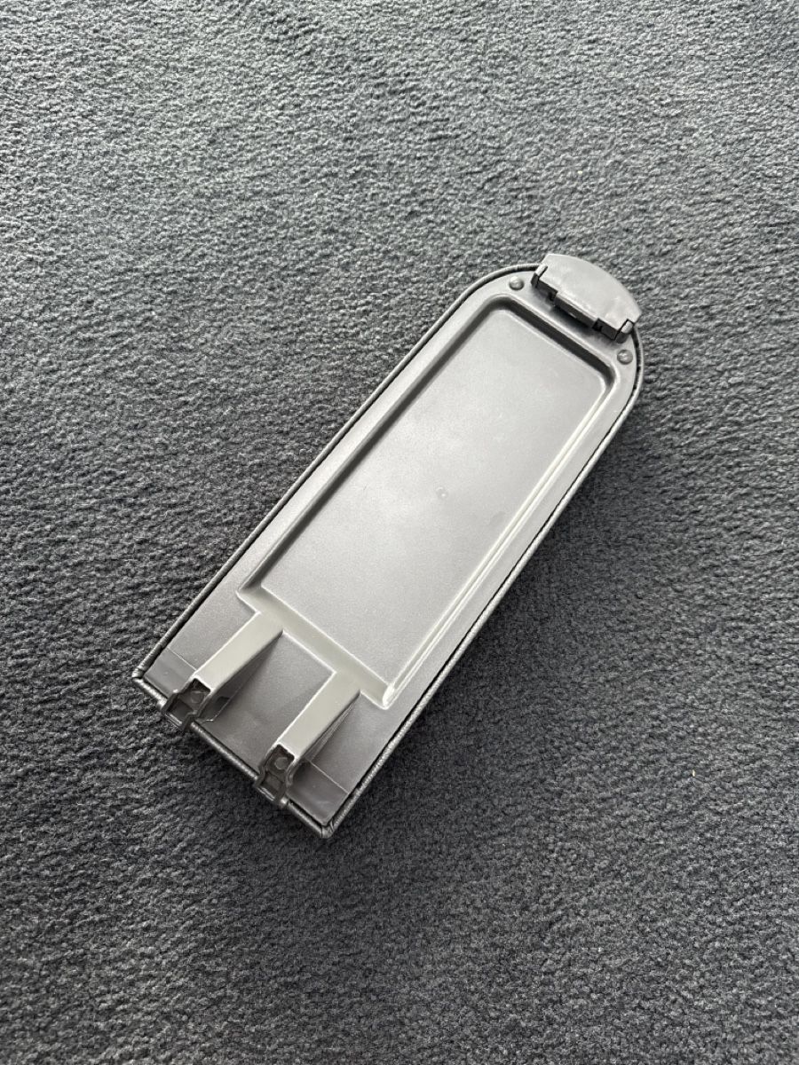 VW Tutti pezzi di ricambio auto: VW Polo Armlehne Deckel Neu – Nuovo e nell'imballaggio originale da Menziken venduto da JJRacing 1