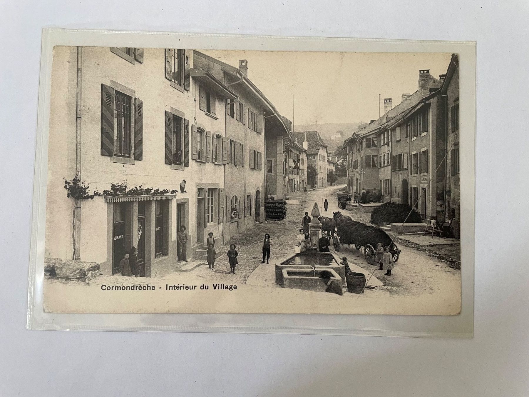 Cartoline postali: CORMONDRECHE - intérieur du village – Usato da Peseux venduto da Pascalbar