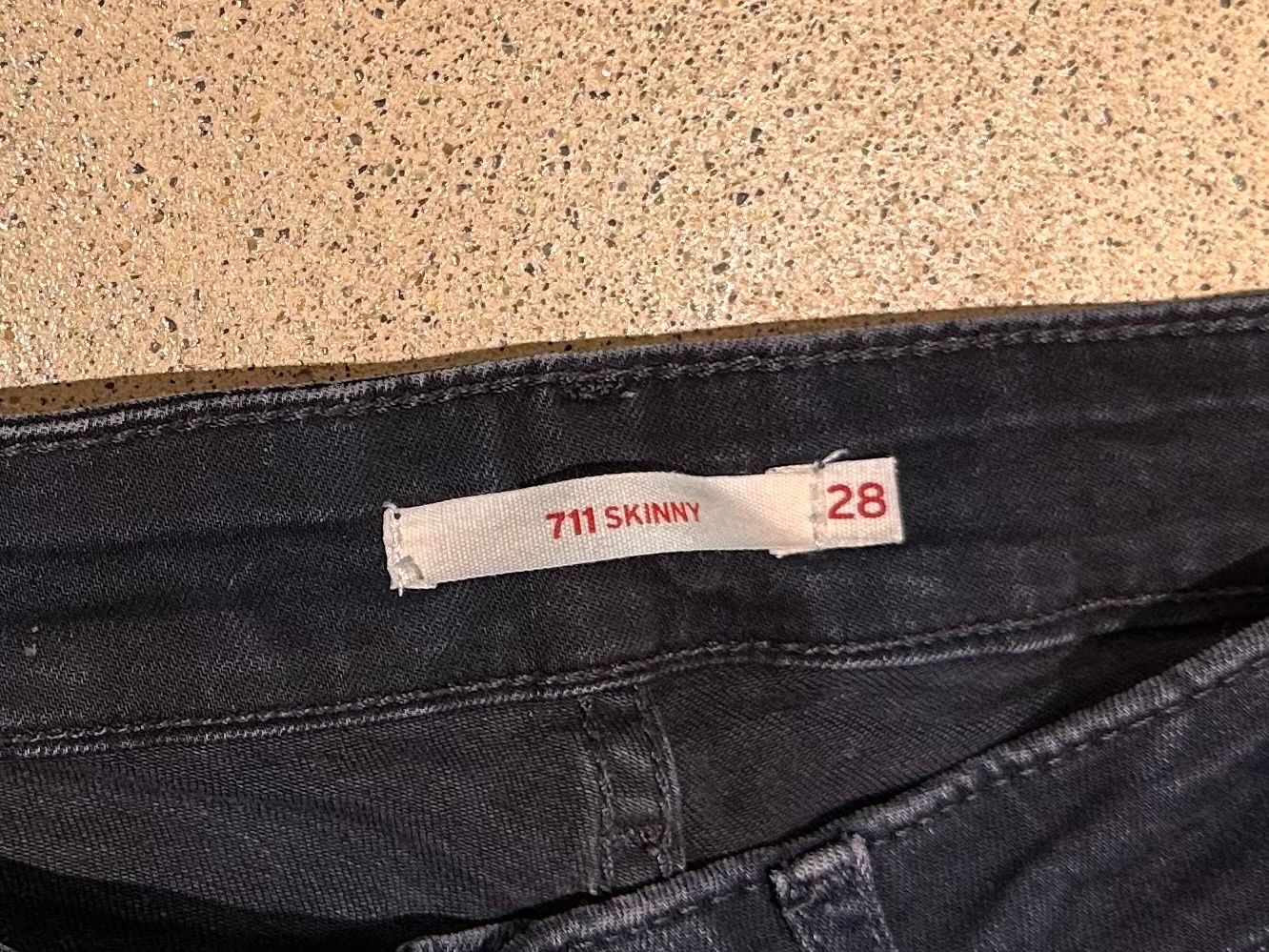 Levi's Jeans: Levi's 711 Skinny Jeans – Usato da St. Gallen venduto da sar_cj5j 7