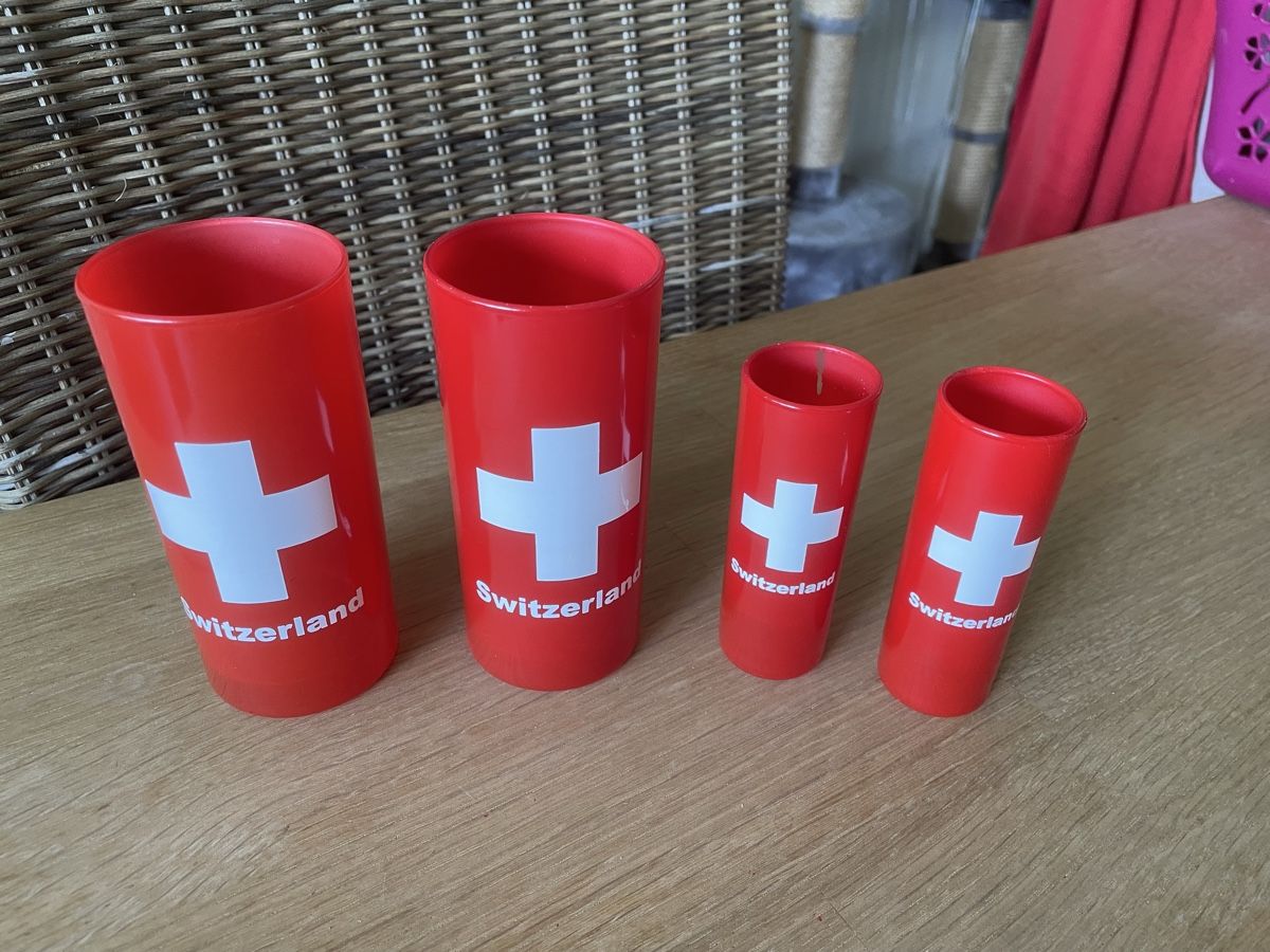 Behälter & Ähnliches: 4 Glässer mit Schweizerkreuz.  – Gebraucht aus Aarau Rohr von keedom