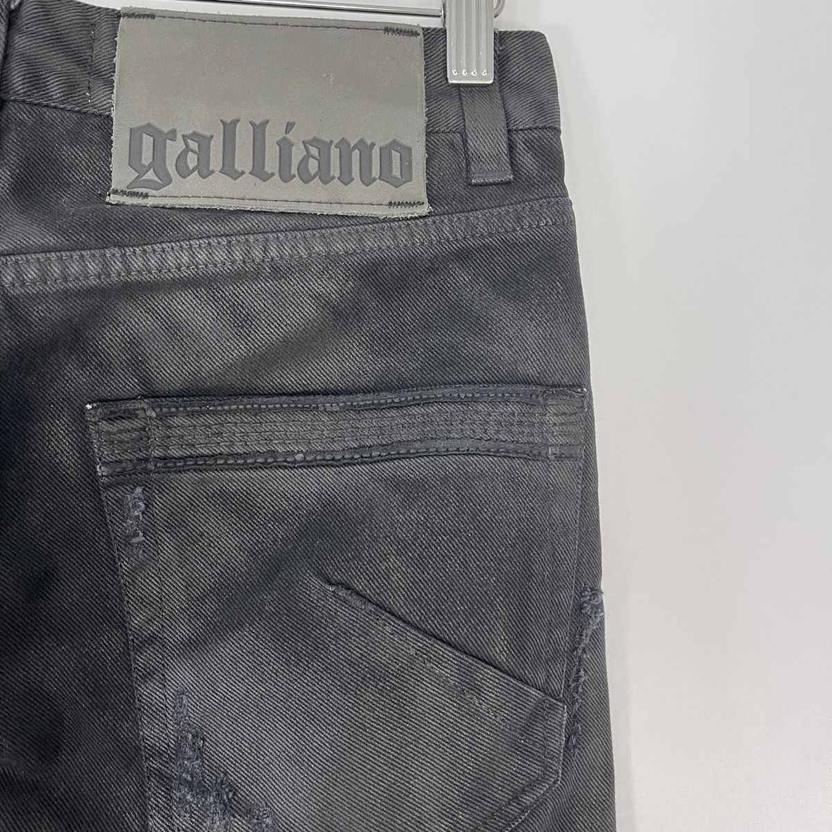 John Galliano Jeans: JOHN GALLIANO Black Jeans – Nuovo (secondo la descrizione) da Freienbach venduto da Avviivva_Shop 4