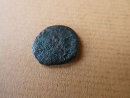 uralte Bronzemünze  14 mm     1.33 g