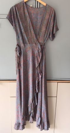 Luftiges Wickelkleid aus Seidenmix