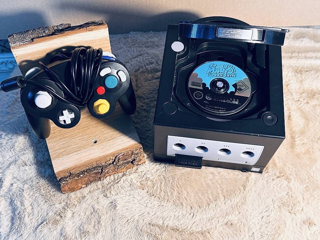 Console: Game Cube Schwarz inklusive Mario Sunshine  – Usato da Hägendorf venduto da tyl_kzs2 1