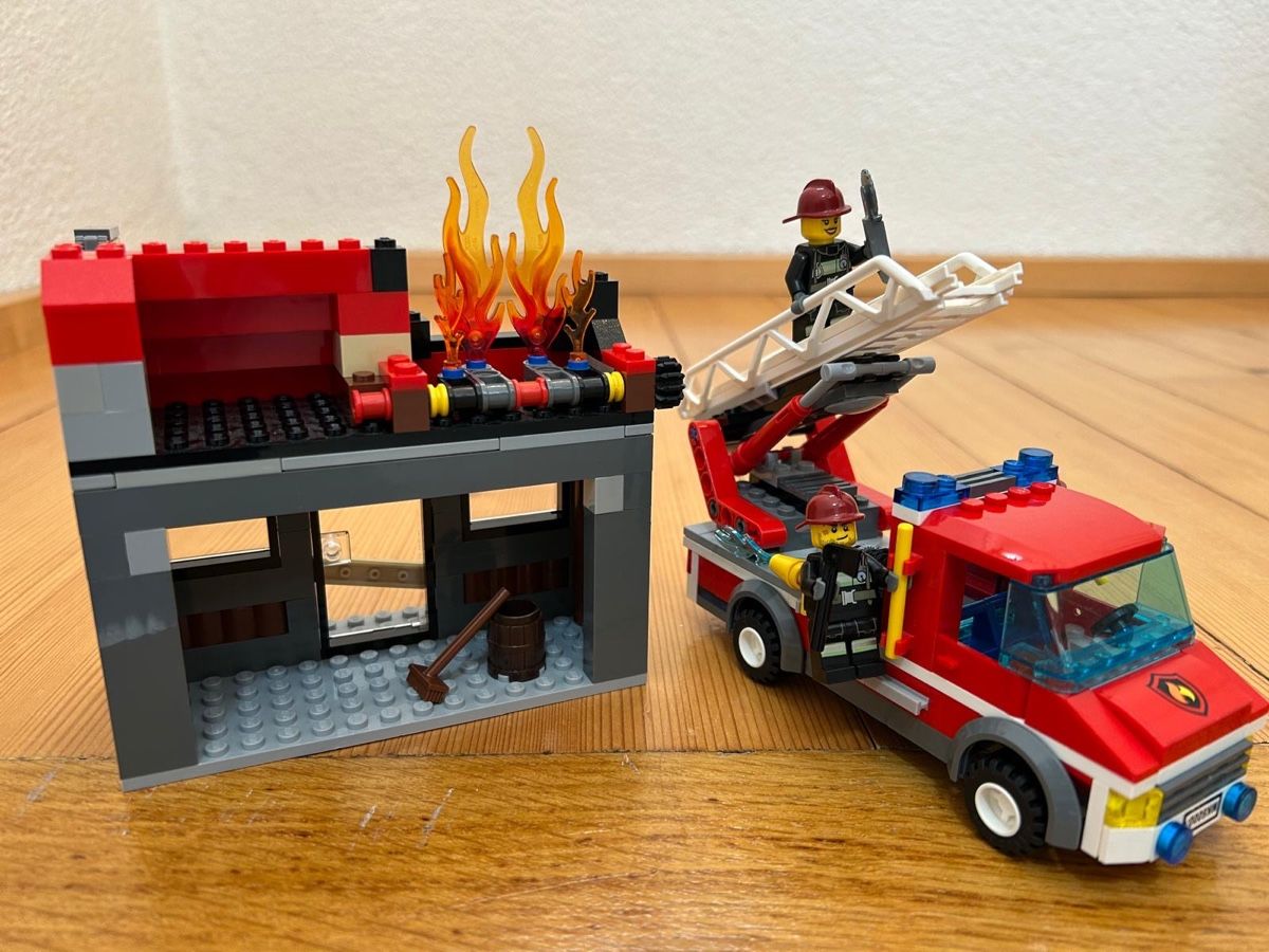 Lego Giocattoli: Lego feueralarm Set – Usato da Münchenbuchsee venduto da Jeff_the_Landshark 2