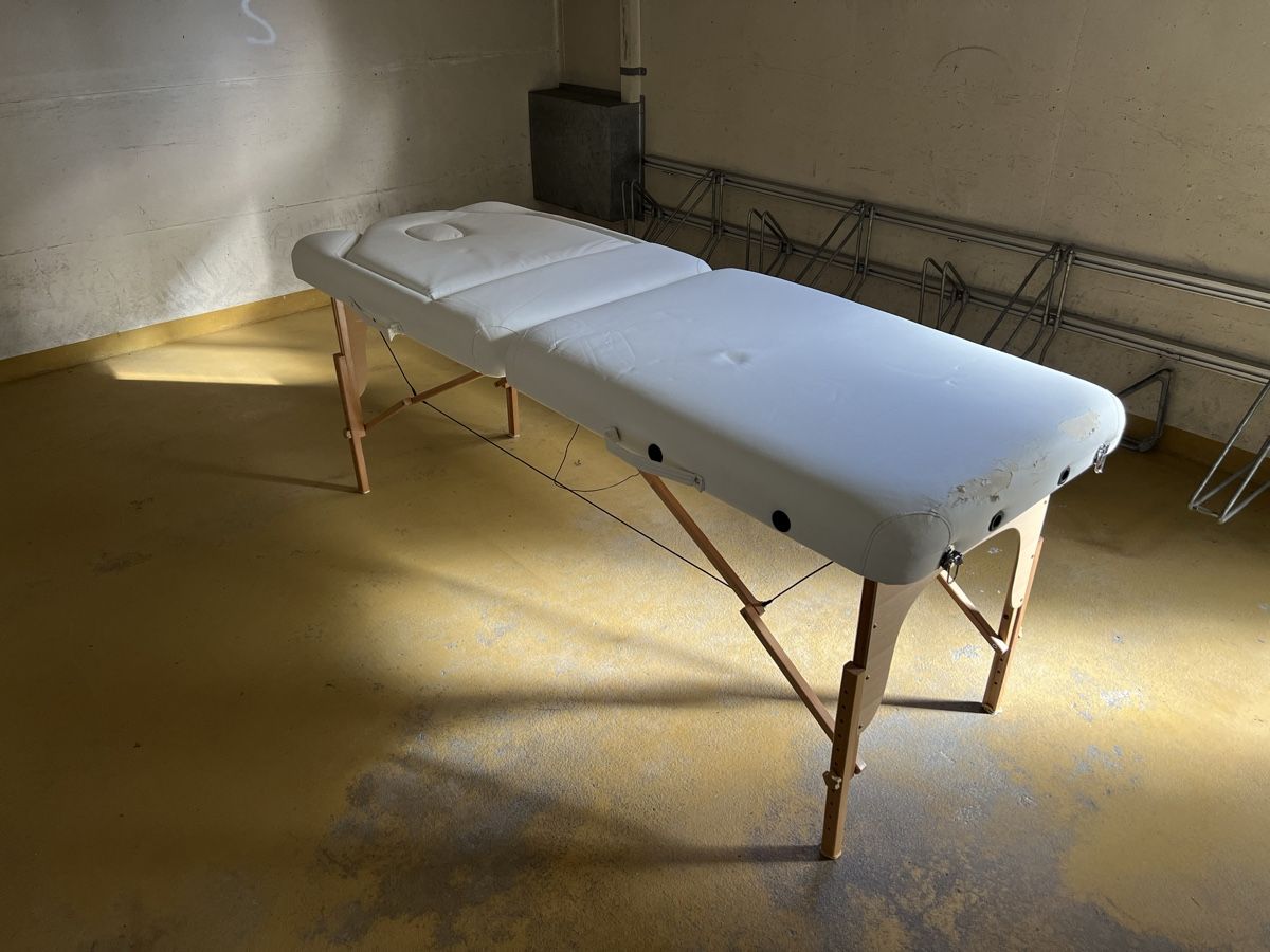 Dispositivi per massaggi: Massagentisch – Usato da Oberburg venduto da Serbus 1