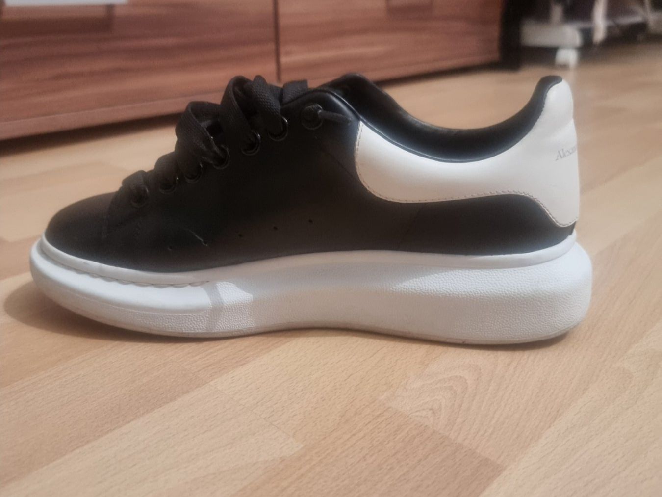 Alexander Mcqueen Scarpe da uomo: Alexander McQueen Schuhe Männer Gr.41 black/white – Usato da Jegenstorf venduto da Salmano 3