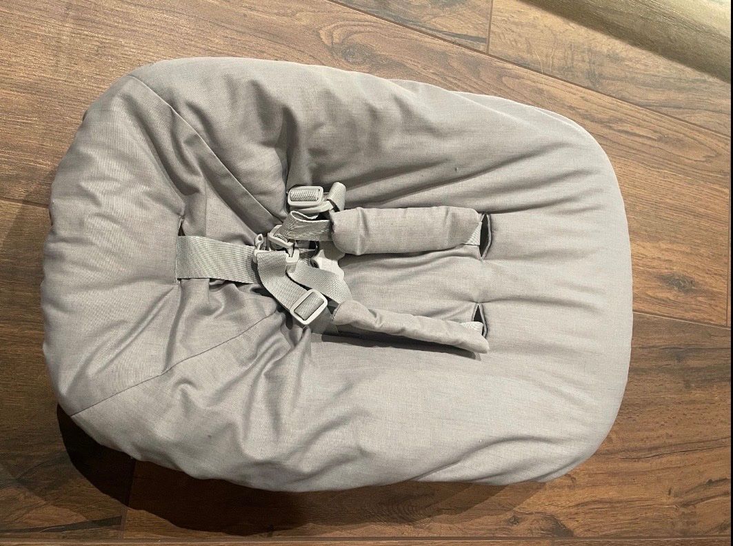 Stokke Sdraiette & Sdraiette a dondolo: STOKKE® - TRIPP TRAPP® Newborn Set Light Grey – Usato da Suhr venduto da Double_U01 1