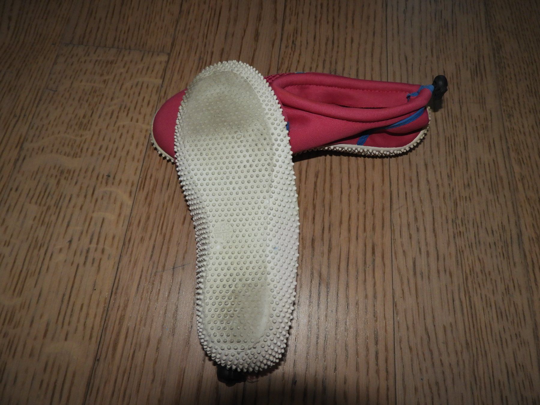 Scarpe per ragazze: Badeschuhe / Wasserschuhe, pink, Grösse 33 – Usato da Hergiswil NW venduto da Noema2006 1
