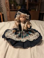 Puppe blaues Kleid