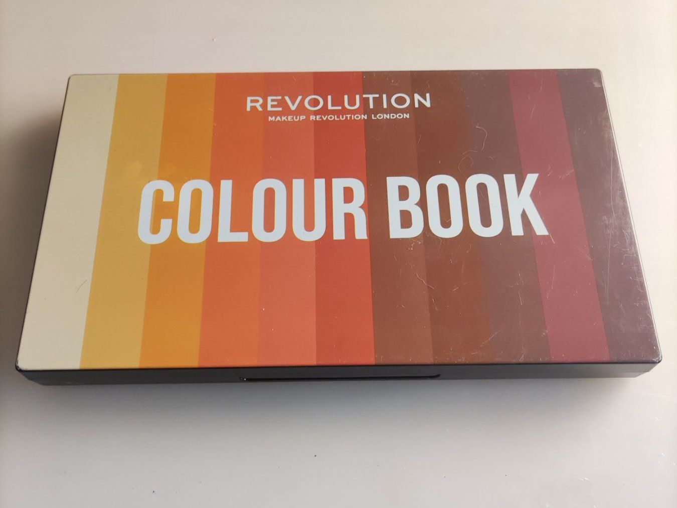 Maquillage: Palette Yeux Revolution Colour Book 02 – D'occasion à Grand-Lancy par Morriganne