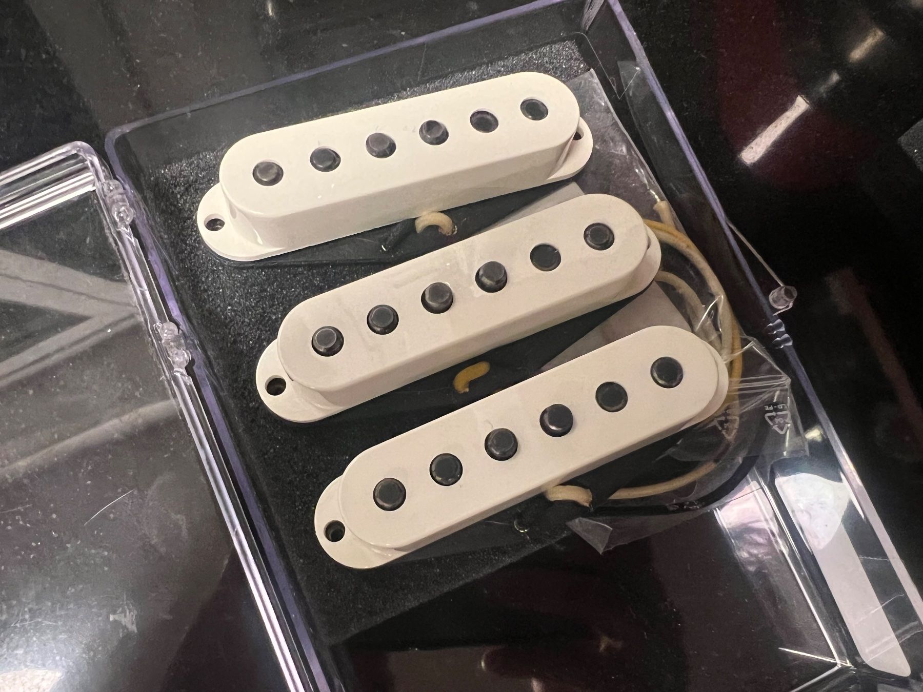 Fender Strumenti musicali: Fender Custom Shop Handwound Fat 60s Stratocaster Pickup Set – Nuovo (secondo la descrizione) da Giubiasco venduto da telecaster0041 1