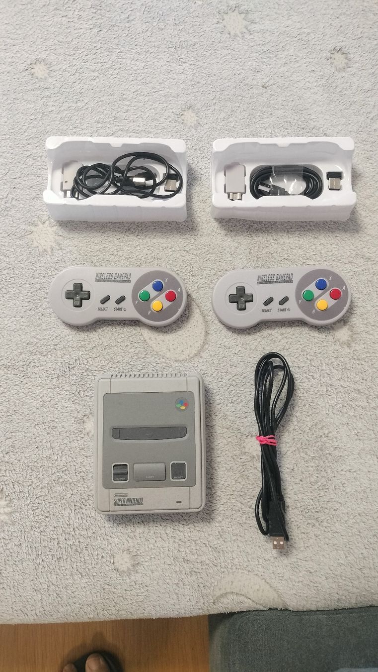 Nintendo Konsolen: SNES Mini mit 2 Wireless Controller. PLUS HDMI und Ladekabel – Gebraucht aus Gossau SG von Wertiger79