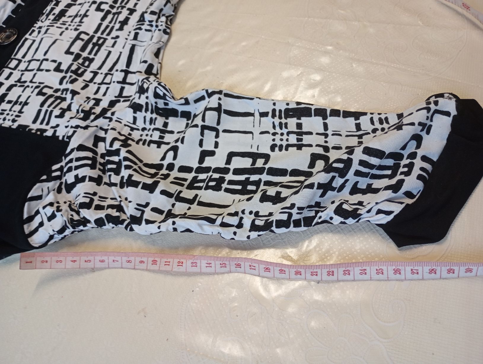 Camicette: Blouse geometric pattern black white size s used – Usato da Bern venduto da pav_8b6j 4