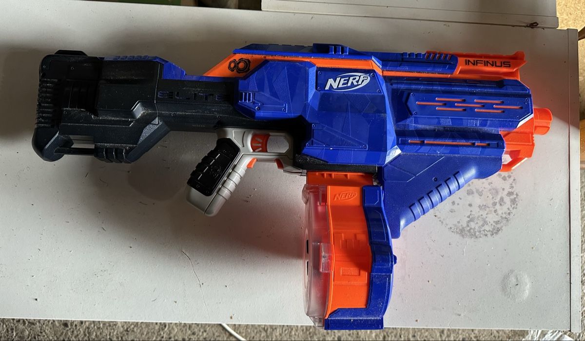 Nerf Giocattoli: Lot de Nerf et accessoires – Usato da fey venduto da Caductilometre 4