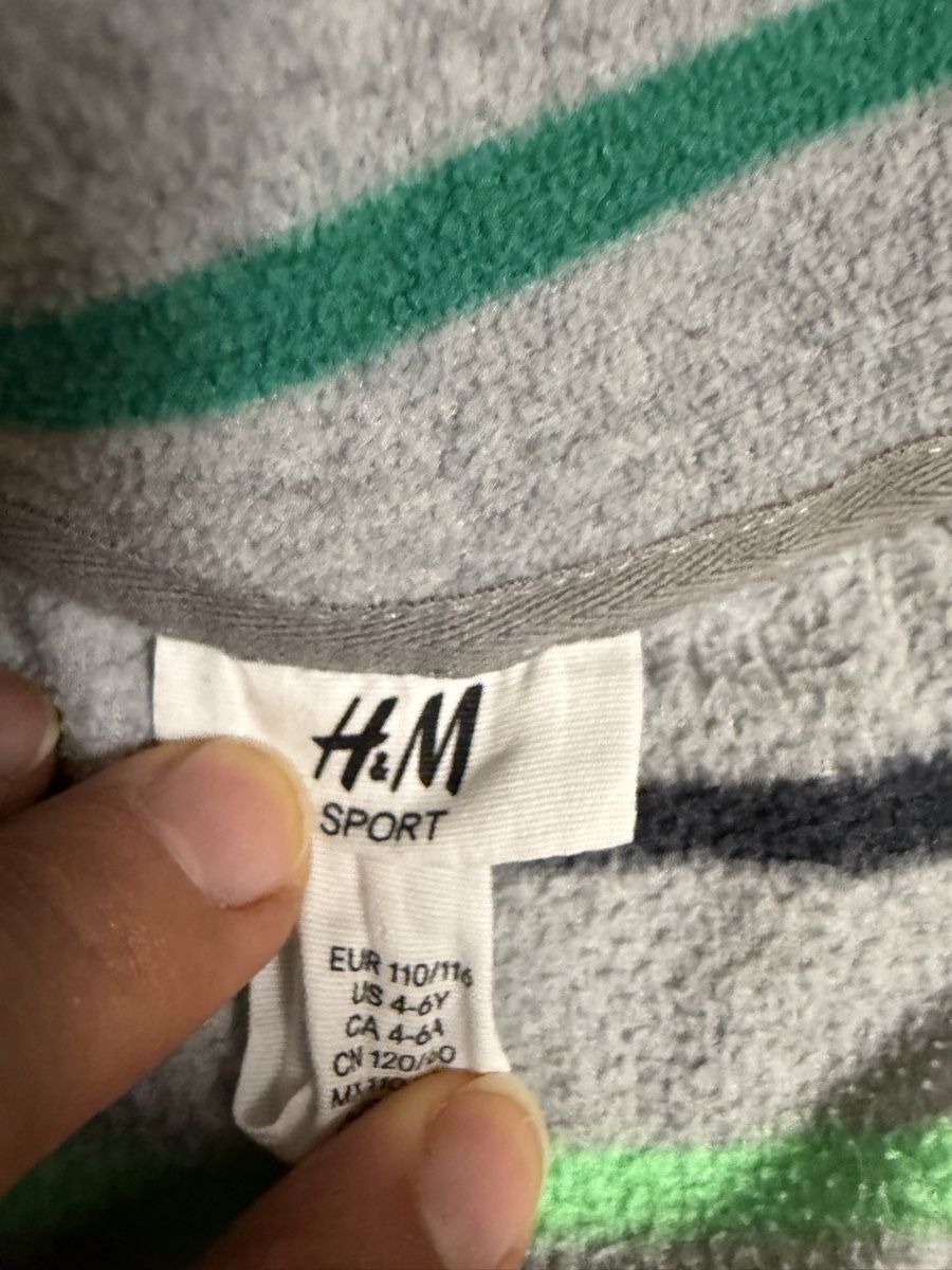 H&M Jacken & Mäntel: Fleece Fleecejacke Oberteil  – Gebraucht aus Ostermundigen von des_t9vv 1