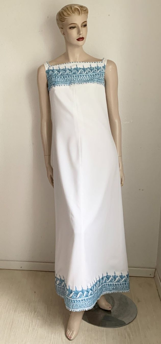 Vestiti: Weisses Sommerkleid mit blauer Bordüre – Usato da Kloten venduto da Nephty 4