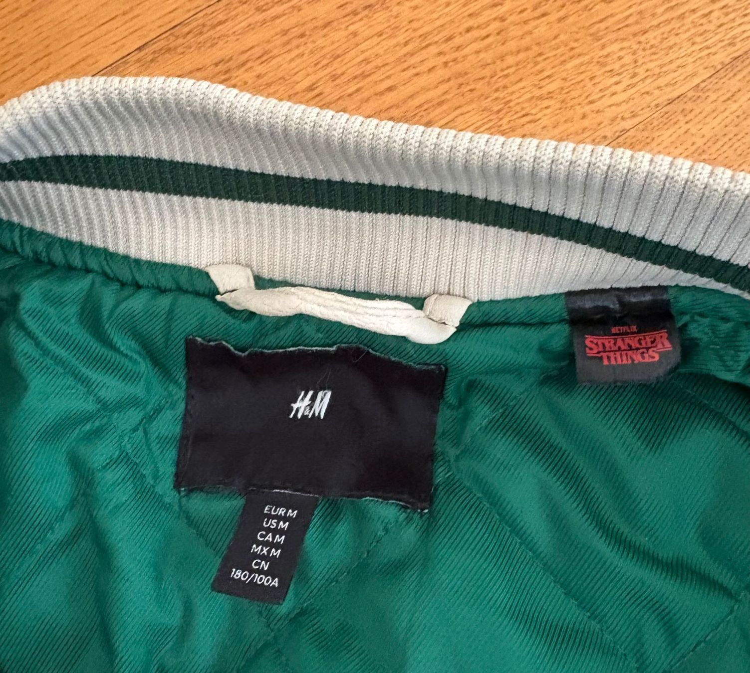 H&M Giacche: H&M x Stranger Things Bomberjacke Baseballjacke M – Usato da Clarens venduto da Lois86 3