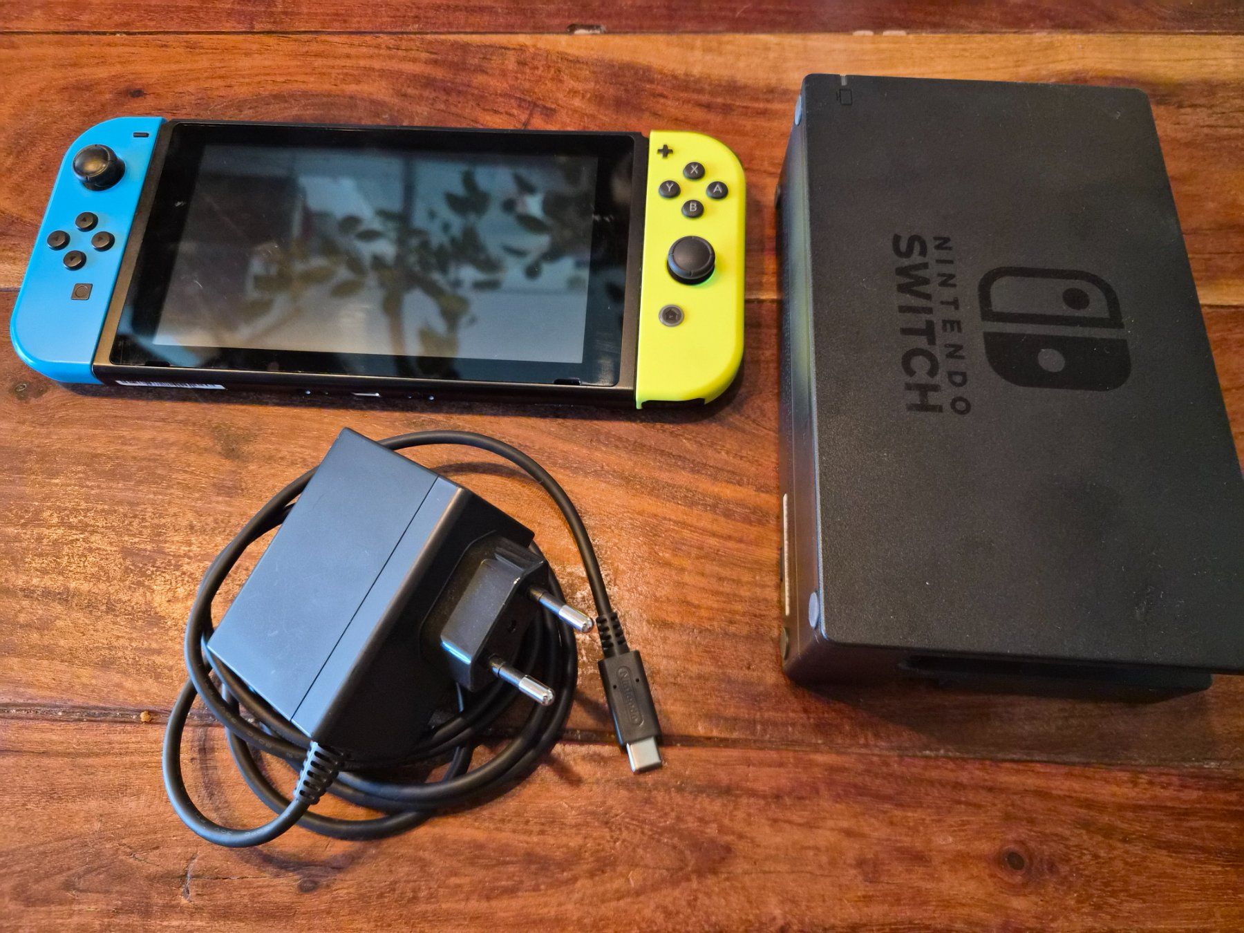 Nintendo Consoles: Nintendo Switch Konsole – D'occasion à villnachern par Dondaniel