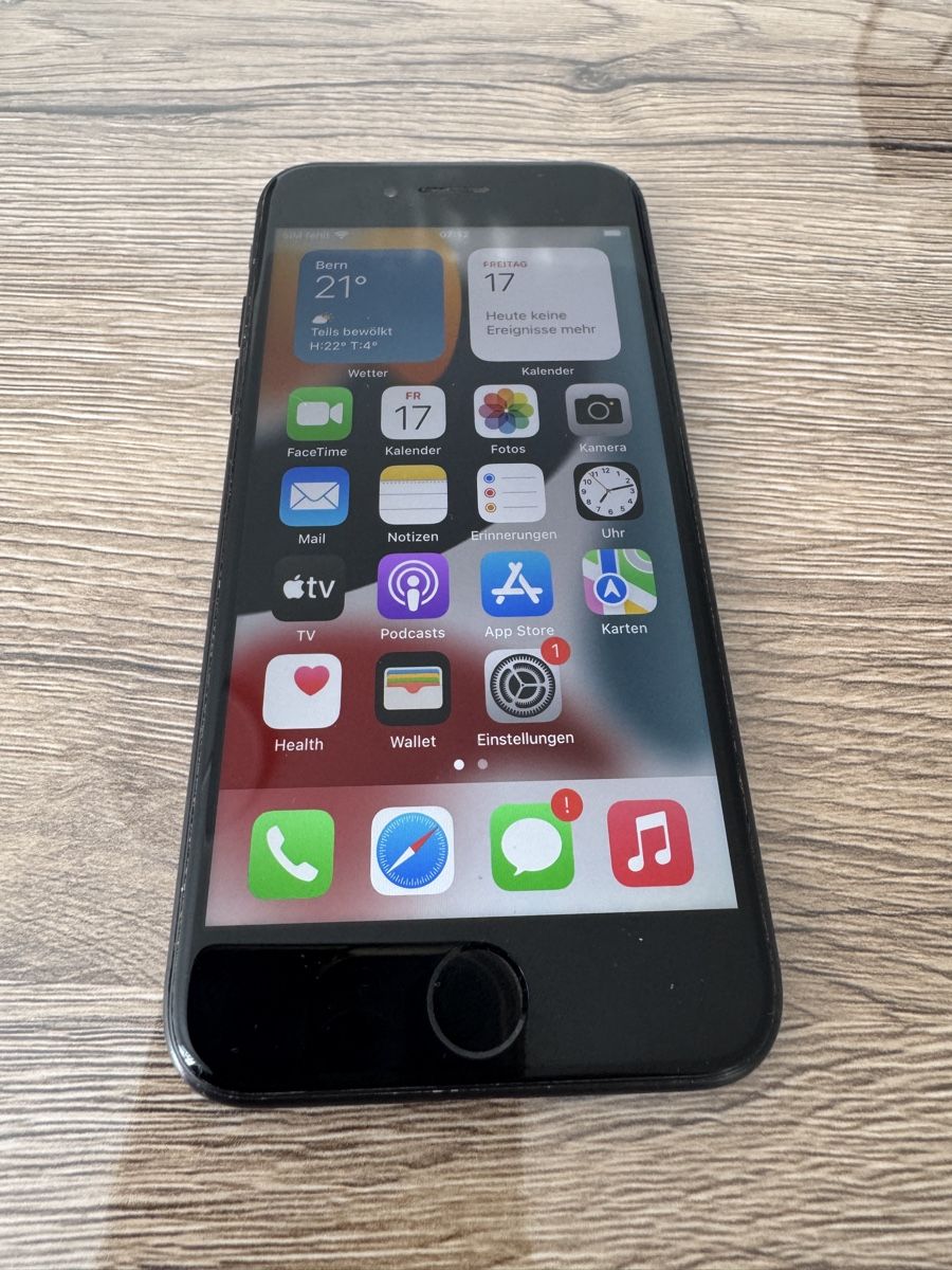 Apple Telefoni cellulari / Smartphones: iPhone 7 – Usato da Bern venduto da Adidonble