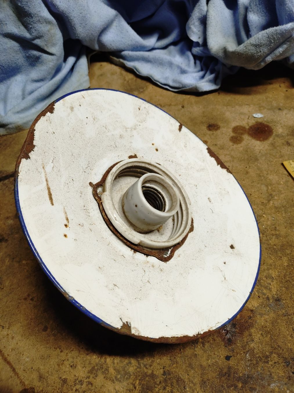 Lampade: Alte Emaille Lampe - Durchmesser 250mm – Usato da Heimisbach venduto da vertemati88 1