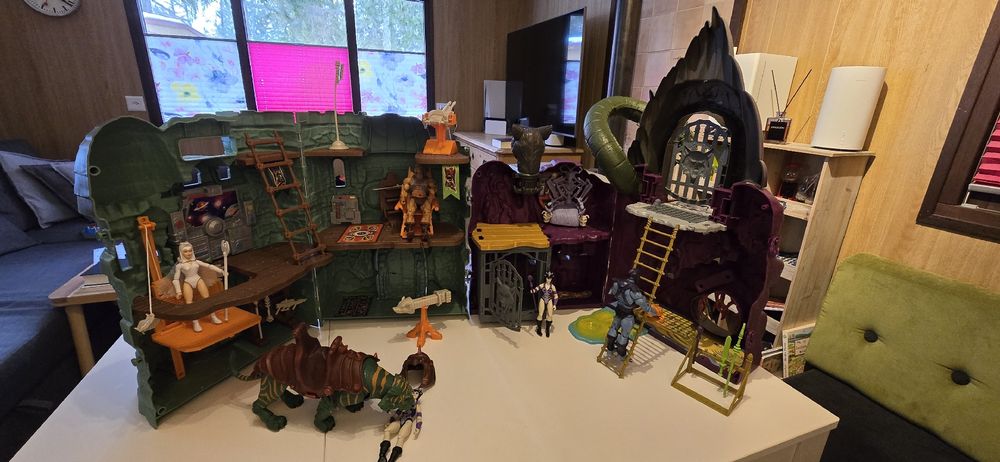 Jouets: MOTU: CASTLE GRAYSKULL,  SNAKE MOUNTAIN UND VIELE FIGUREN – D'occasion à Nürensdorf par manuel0911 4